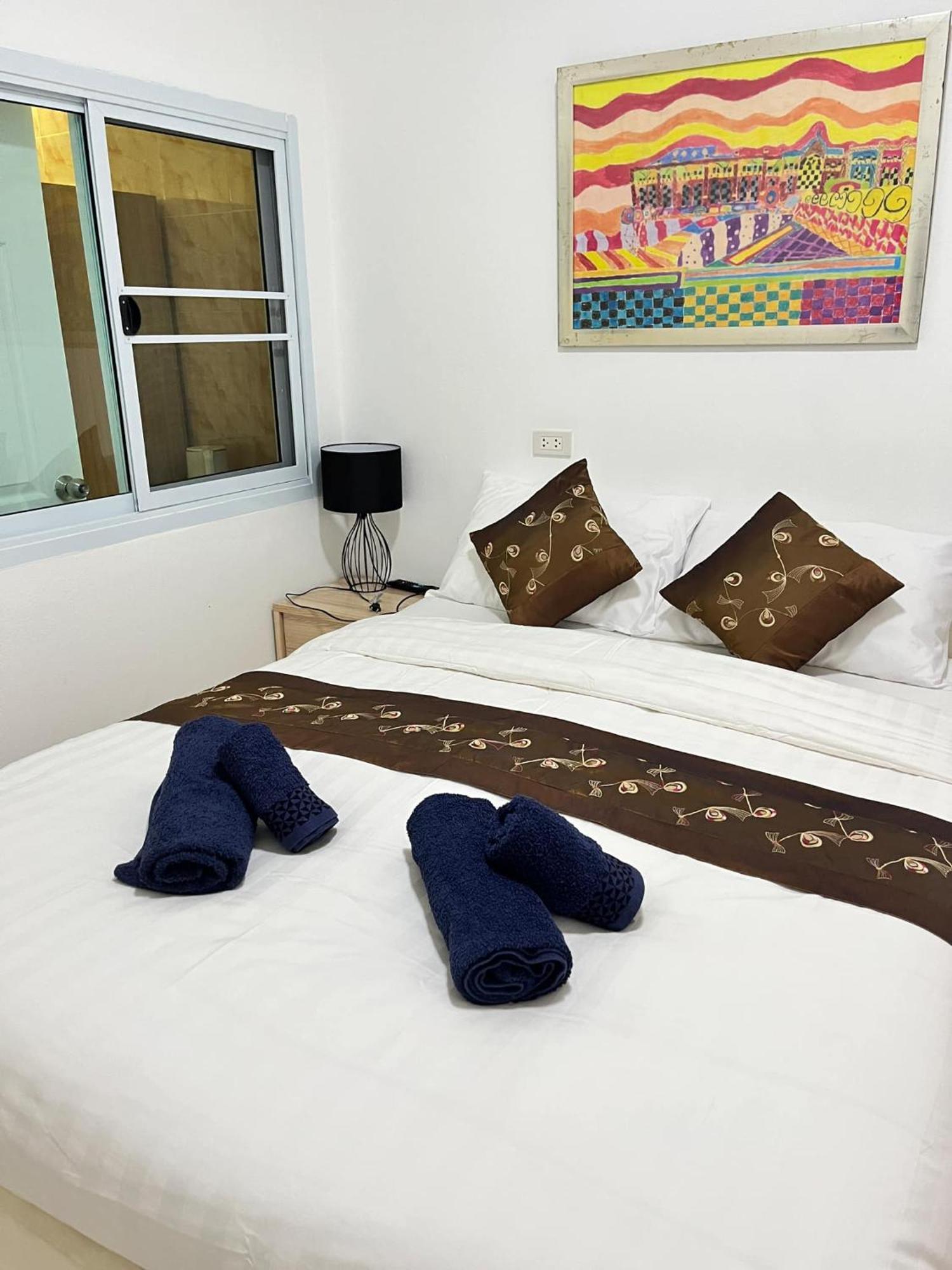 Elephant Sports Bar And Accommodation Phuket Exterior photo